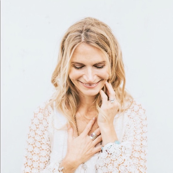 Meet your Posher, Elisabeth - Picture 1 of 8